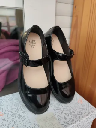 Zapatos negros infantiles talla 34 con belcro