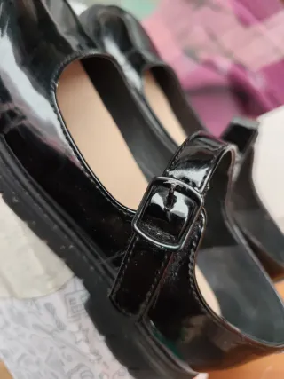 Zapatos negros infantiles talla 34 con belcro