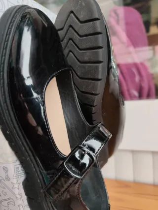 Zapatos negros infantiles talla 34 con belcro