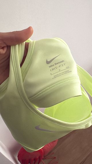 Top deportivo Nike verde neón