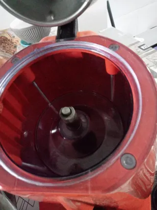 Exprimidor eléctrico naranja