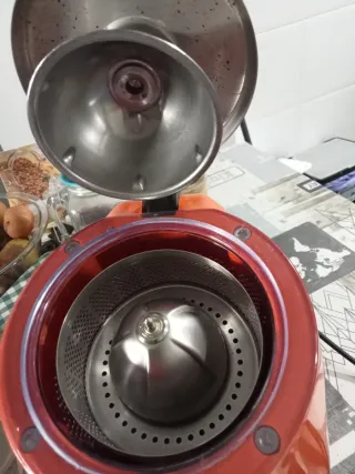 Exprimidor eléctrico naranja