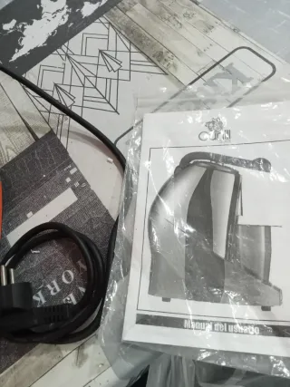 Exprimidor eléctrico naranja