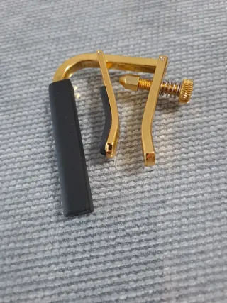 Cejilla dorada para guitarra