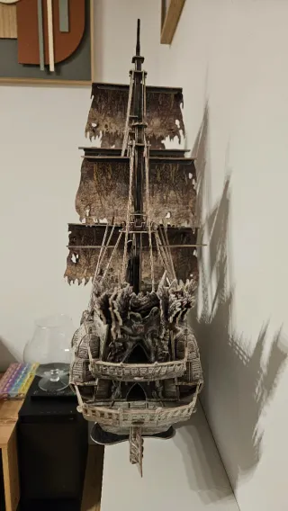 Barco de cartón con luz