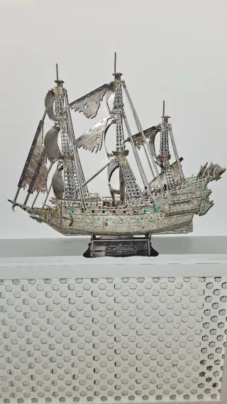 Barco de cartón con luz