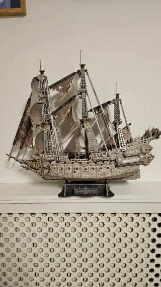 Barco de cartón con luz