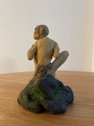 Figura Gollum con pez