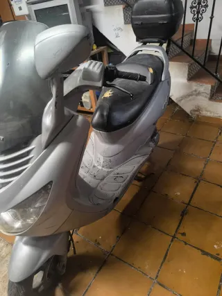 Peugeot Elystar 50cc para piezas o reparar