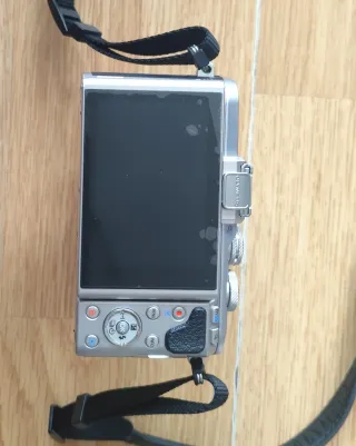 Cámara Olympus PEN E-PL8 + Accesorios