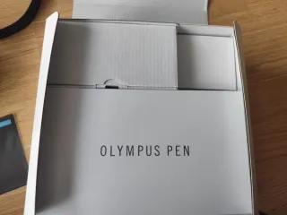 Cámara Olympus PEN E-PL8 + Accesorios