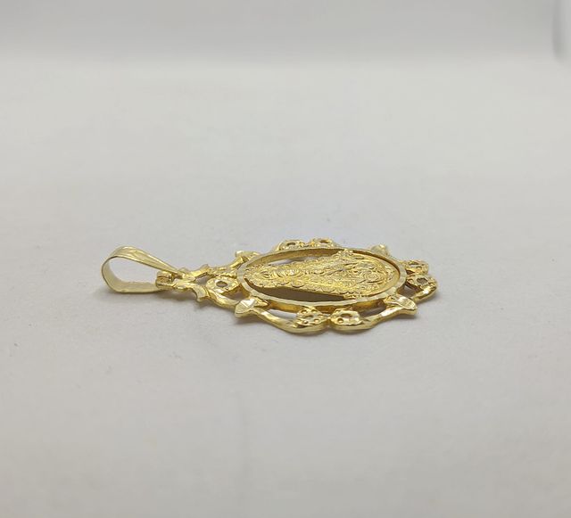 Colgante Virgen de oro de 18k, 6.17 g.