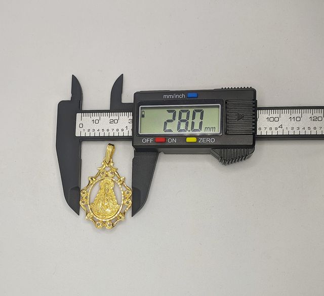 Colgante Virgen de oro de 18k, 6.17 g.