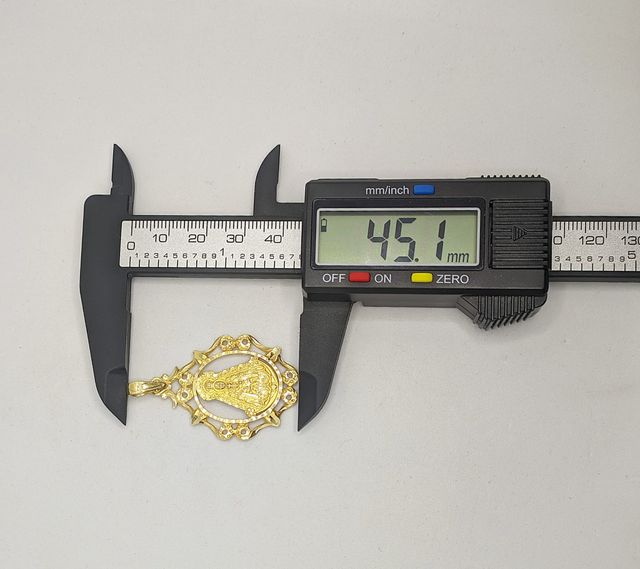 Colgante Virgen de oro de 18k, 6.17 g.