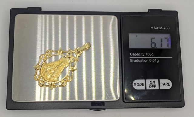 Colgante Virgen de oro de 18k, 6.17 g.