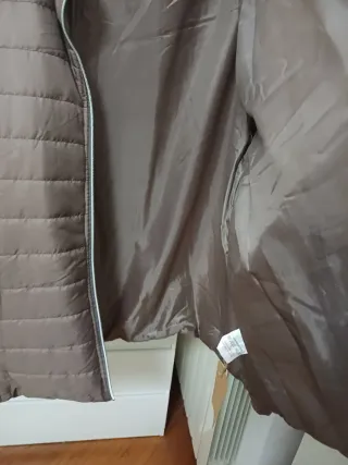 Piumino leggero marrone con pelliccia