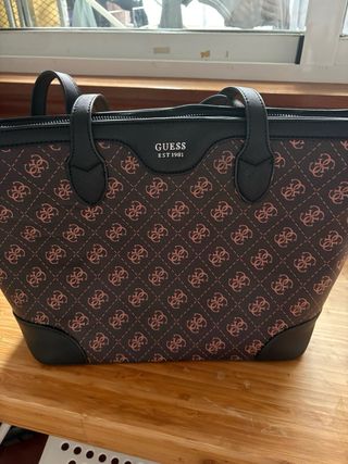 Bolso Guess Marrón Monogram