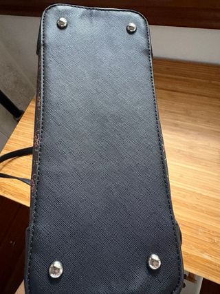 Bolso Guess Marrón Monogram