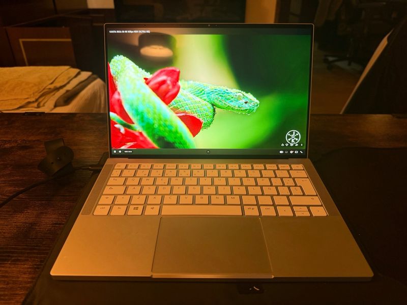 Razer Book 13” UHD Táctil Plata (+funda)