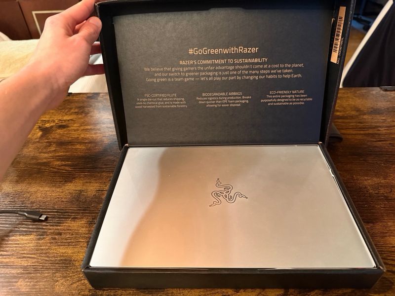 Razer Book 13” UHD Táctil Plata (+funda) afbeelding 6
