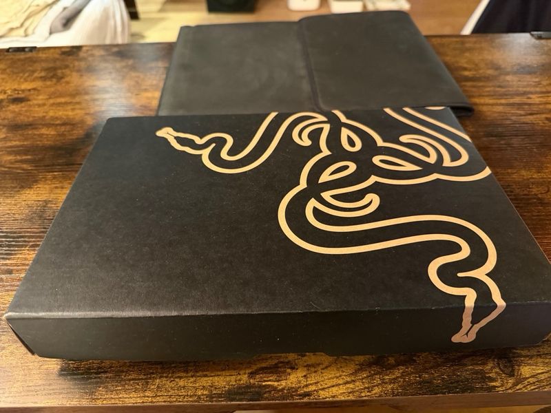 Razer Book 13” UHD Táctil Plata (+funda) afbeelding 5