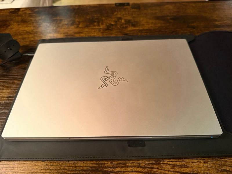 Razer Book 13” UHD Táctil Plata (+funda) afbeelding 3