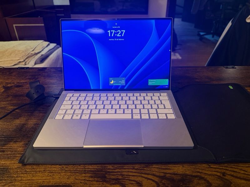 Razer Book 13” UHD Táctil Plata (+funda) afbeelding 7