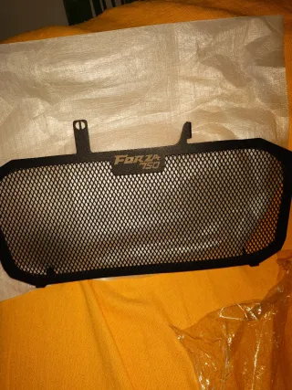 Protector Rejilla Radiador Forza 750