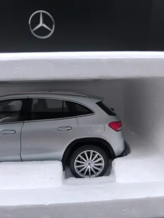 Mercedes GLA 1/18 modellino