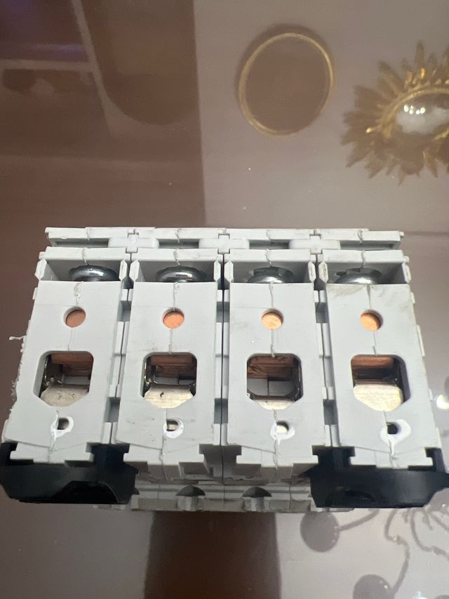 Interruptor Magnetotérmico GE 7.5A 400V