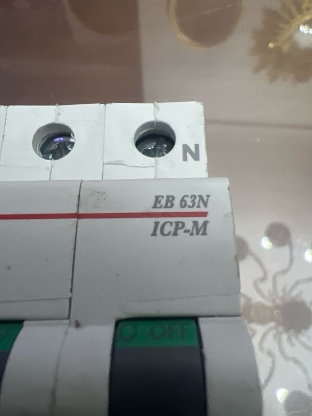 Interruptor Magnetotérmico GE 7.5A 400V