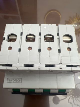 Interruptor Magnetotérmico GE 7.5A 400V