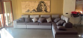 Divano angolare grigio chiaro e antracite