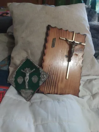 Benditera y Crucifijo de Madera