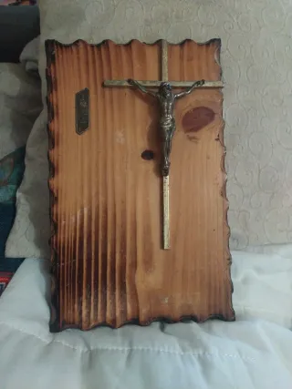 Benditera y Crucifijo de Madera