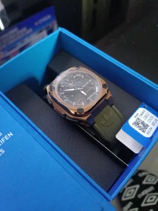 Reloj Adidas Dorado y Verde