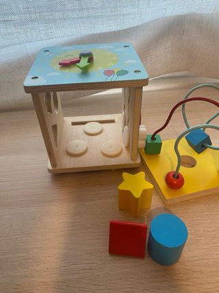 Cubo de actividades de madera