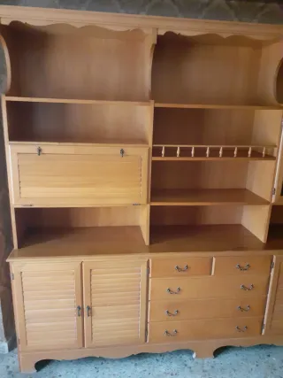 Mueble de salón madera y cristal