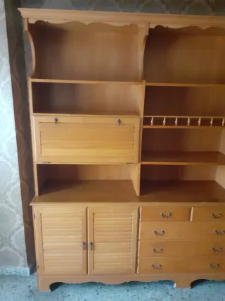 Mueble de salón madera y cristal