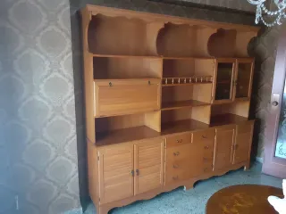 Mueble de salón madera y cristal