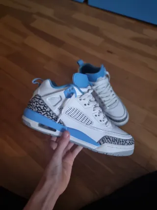 Jordan Spizike Azul y Blanco