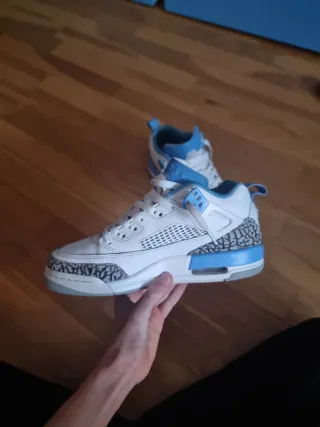 Jordan Spizike Azul y Blanco