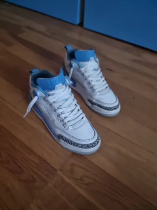 Jordan Spizike Azul y Blanco