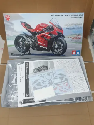 Maqueta Tamiya Ducati Superleggera V4 Racing Kit