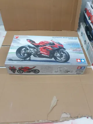 Maqueta Tamiya Ducati Superleggera V4 Racing Kit