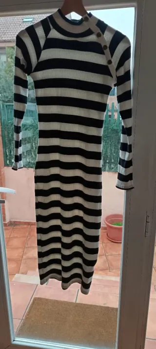 Vestido de rayas blanco y negro