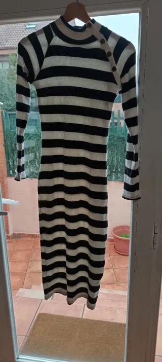 Vestido de rayas blanco y negro