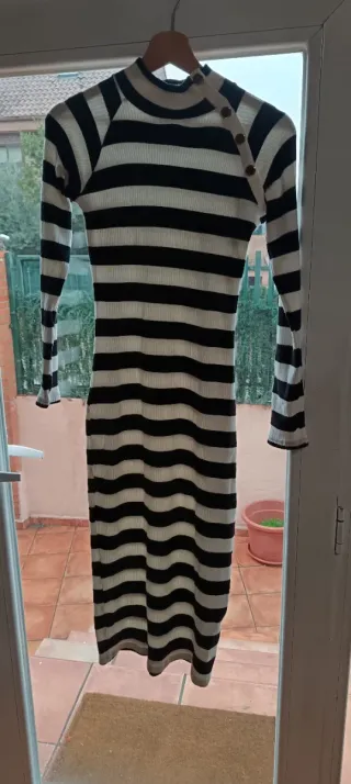 Vestido de rayas blanco y negro