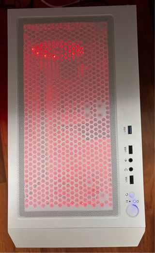 PC Gaming NitroPc con luces LED rojas