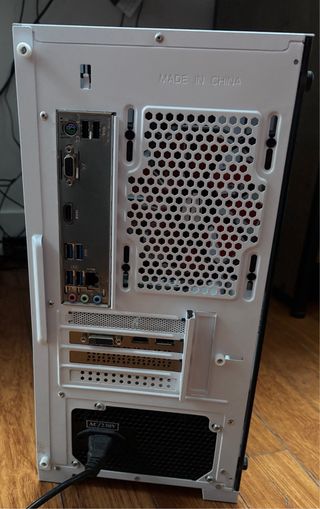 PC Gaming NitroPc con luces LED rojas